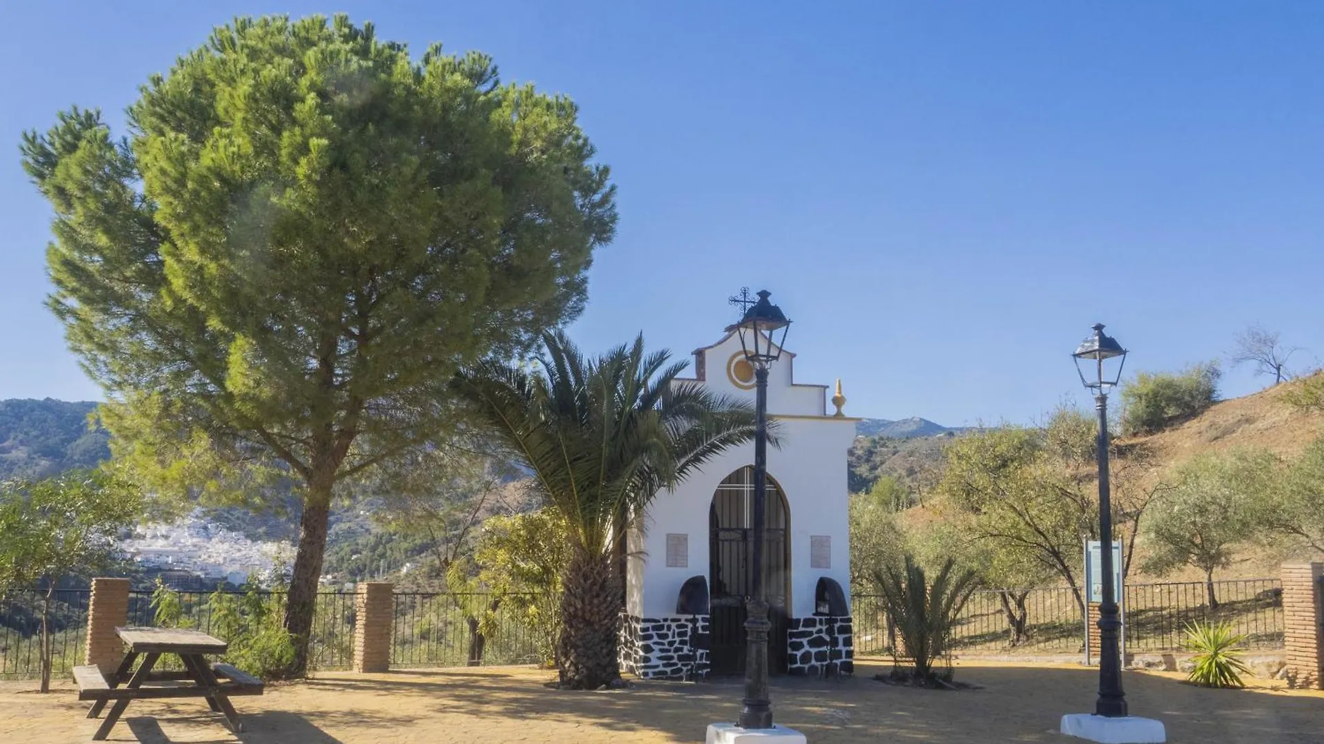 Guest house Cubo'S Hostal La Plaza Room 102 With Breakfast Tolox Spain
