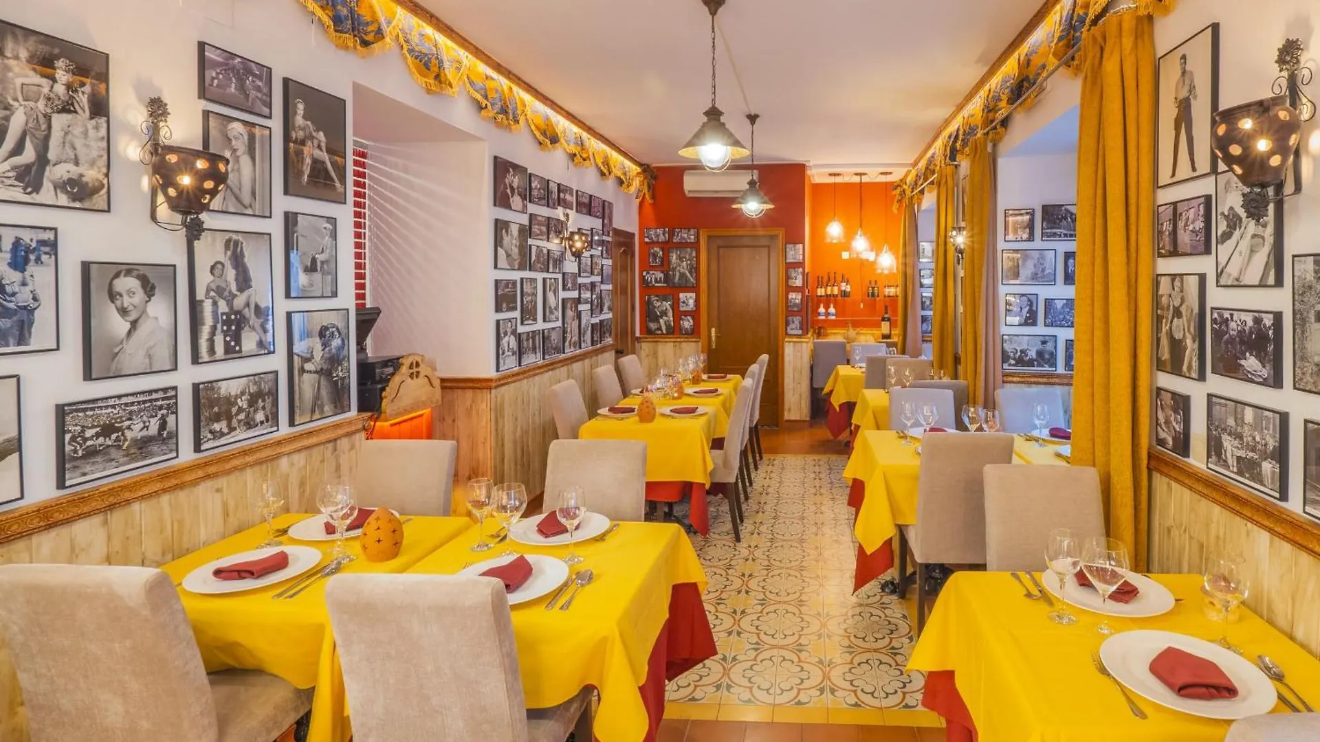 Cubo'S Hostal La Plaza Room 102 With Breakfast Tolox Guest house