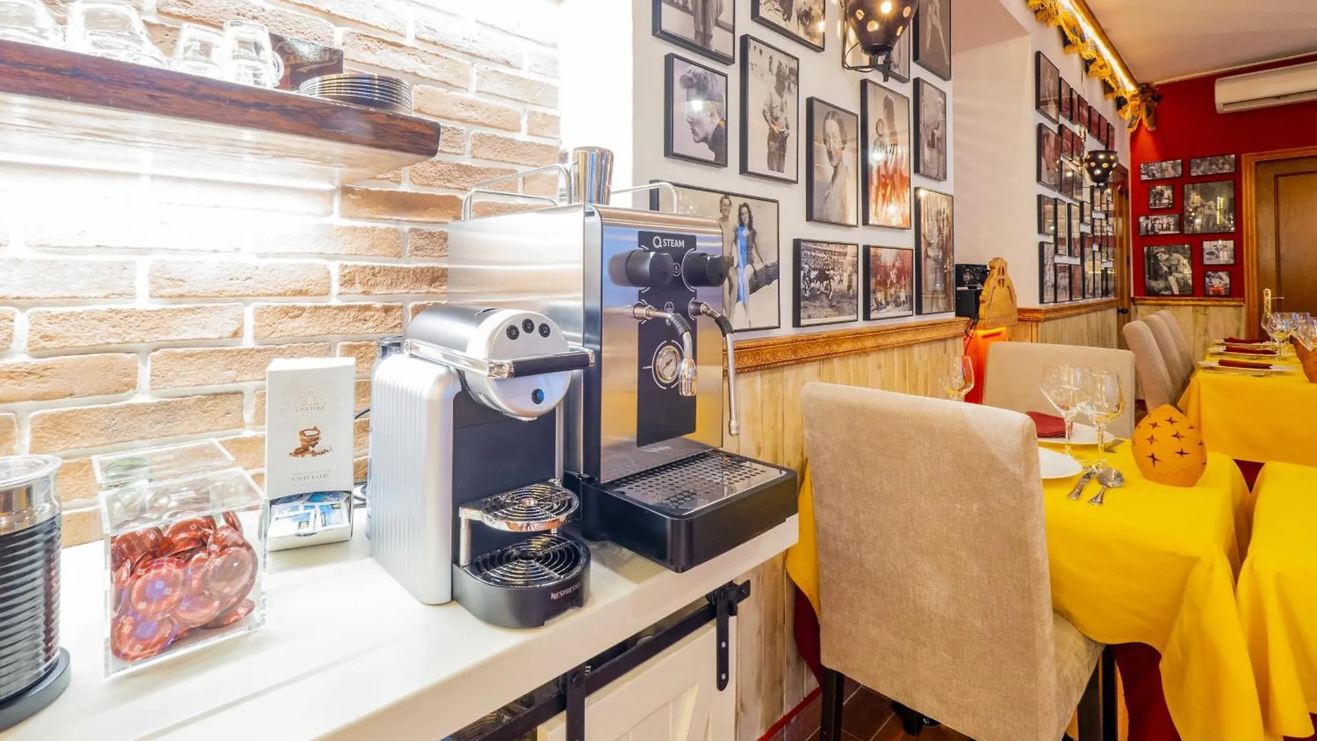 Cubo'S Hostal La Plaza Room 102 With Breakfast Tolox