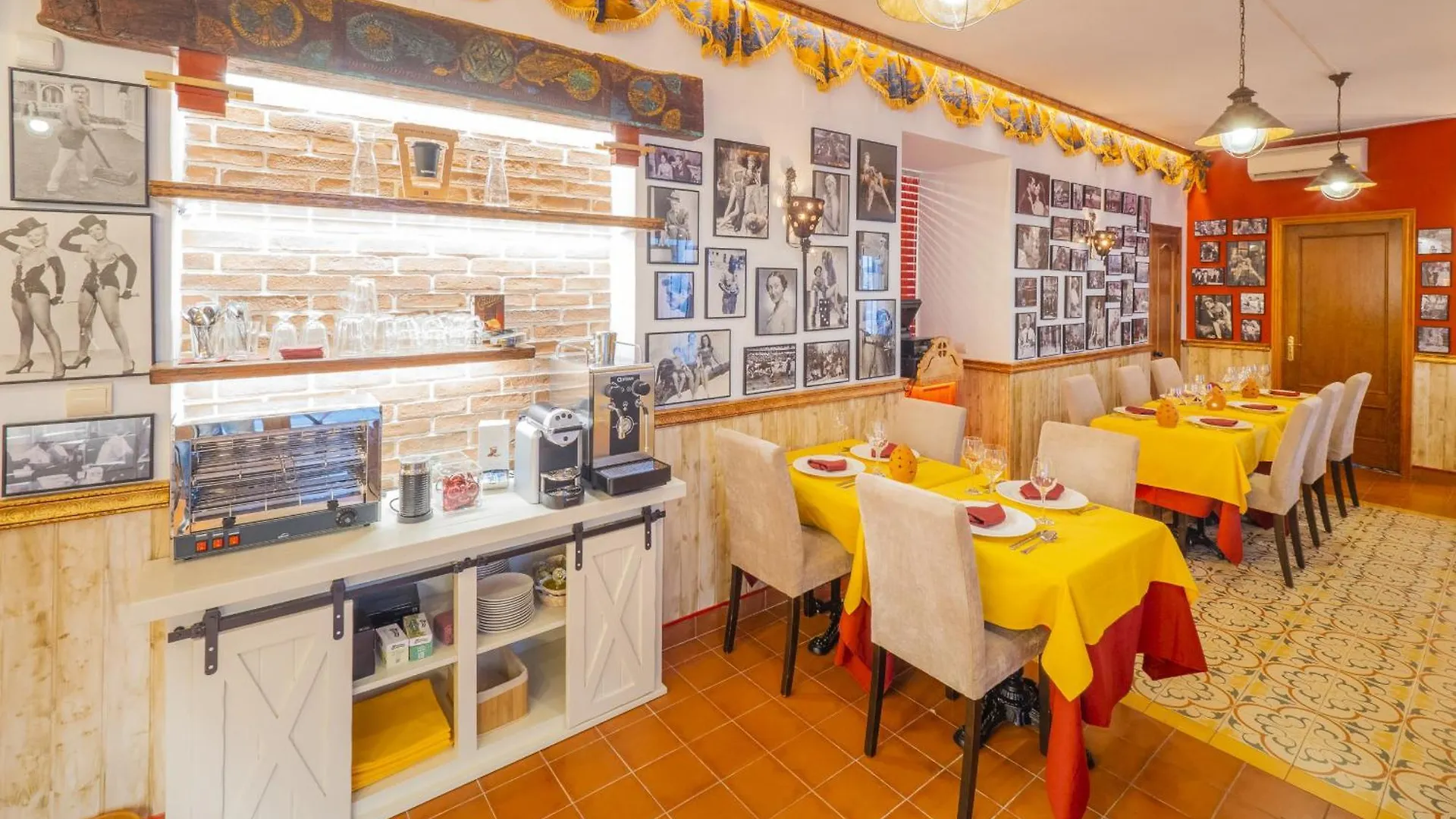 Guest house Cubo'S Hostal La Plaza Room 102 With Breakfast Tolox