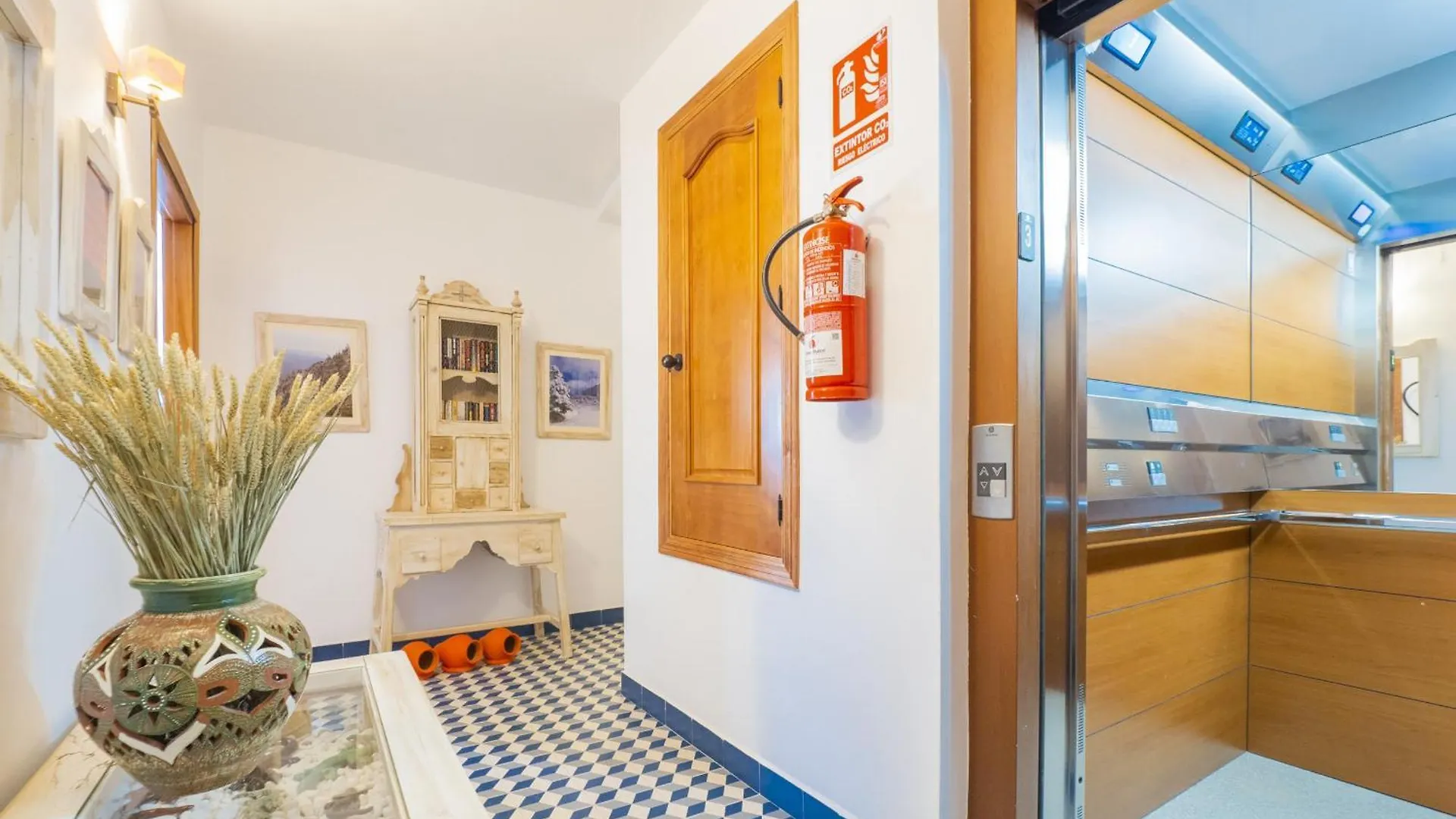 Cubo'S Hostal La Plaza Room 102 With Breakfast Tolox 0*,  Spain
