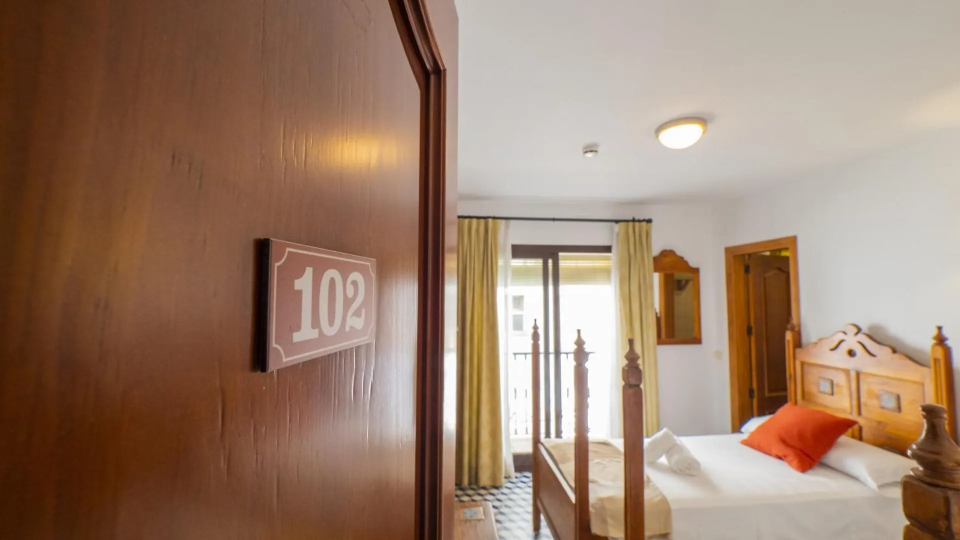 Guest house Cubo'S Hostal La Plaza Room 102 With Breakfast Tolox Spain